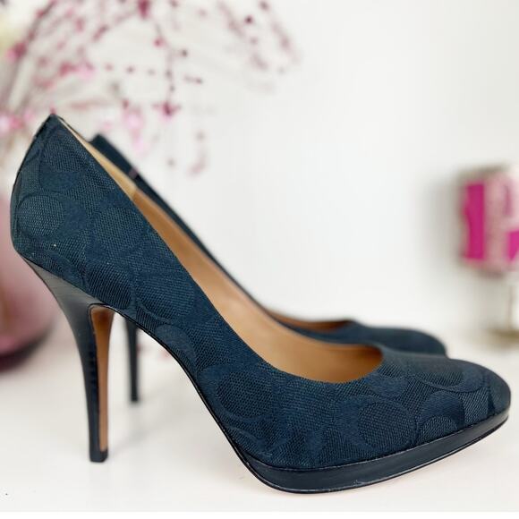 Coach NWB Caya Monogram Signature Logo Stiletto Heel Pumps Shoe Black Size 8.5 B - Picture 4 of 16